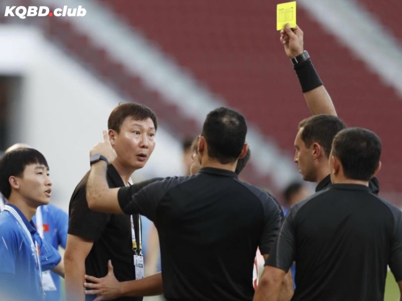 HLV Kim Sang Sik đã dẫn dắt đội tuyển Jeonbuk sau khi giải nghệ bóng